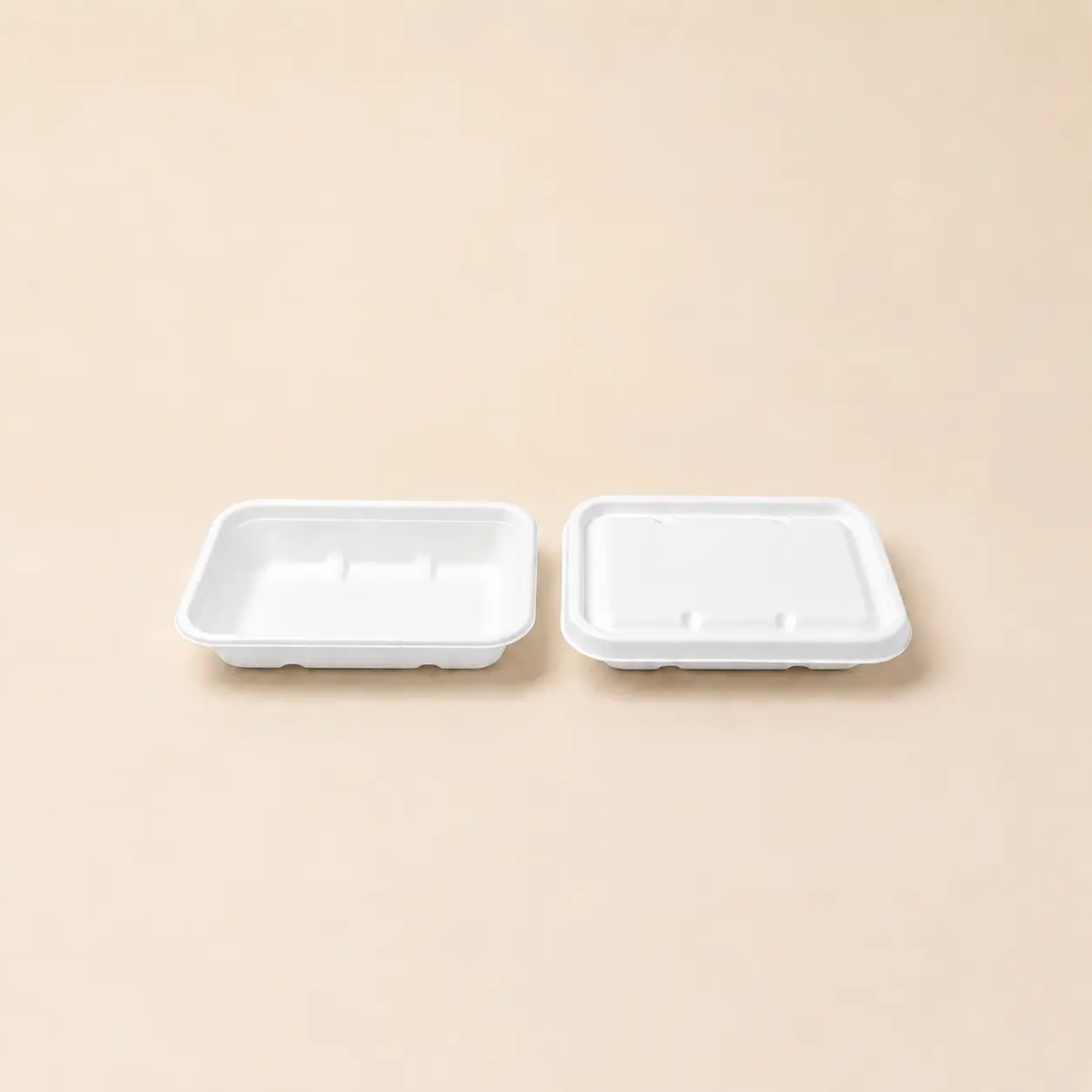 450ml Molded Pulp Rectangular Food Container Open and Closed View 450ml molded pulp rectangular food container shown without lid and with matching lid